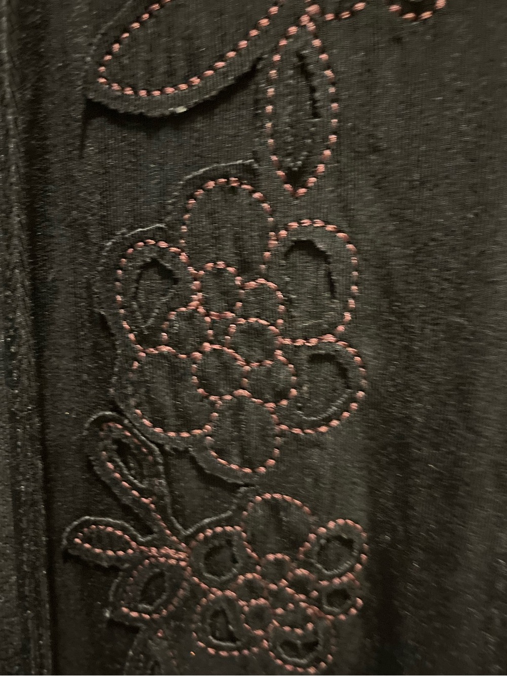 121. WOMENS CHICO’S TRAVELERS 1/M DETAIL TOP - Picture 3 of 4